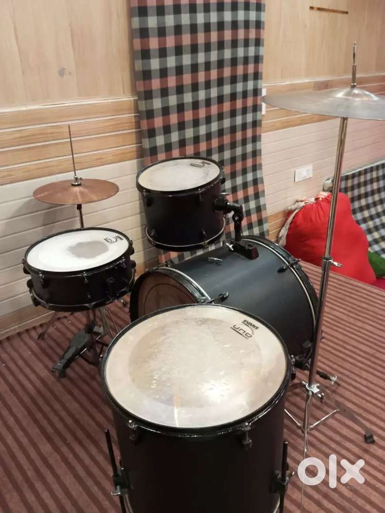 MAPEX TORNADO Q SERIES DRUM SET