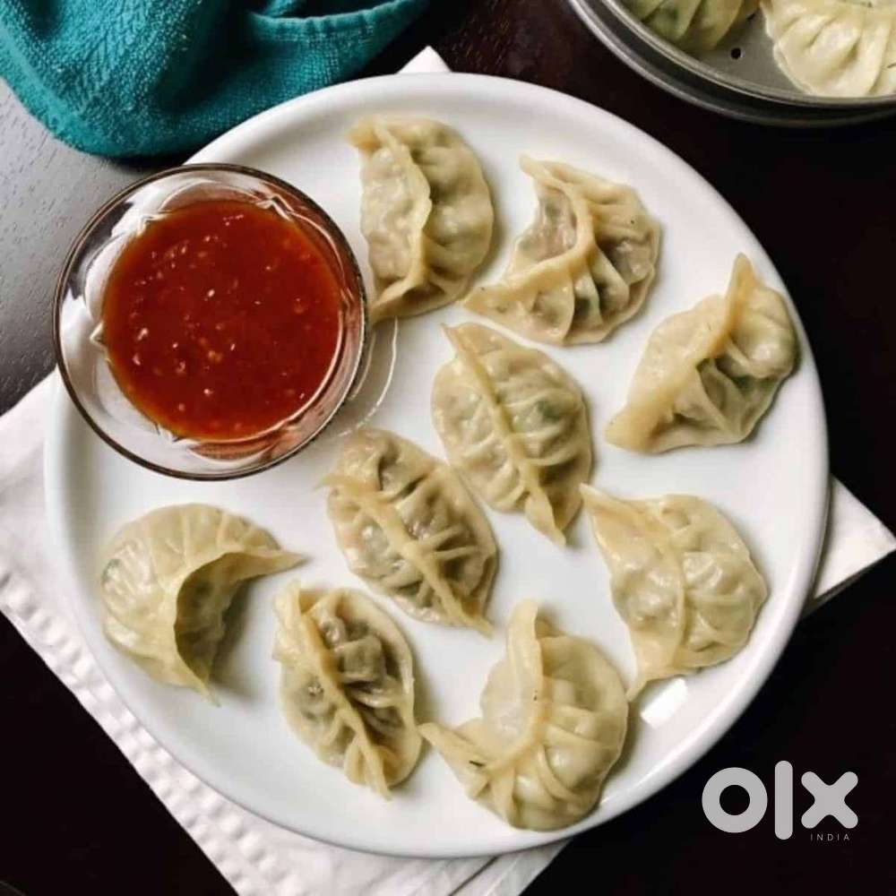 Momos ki dukan ke liye helper chahiye