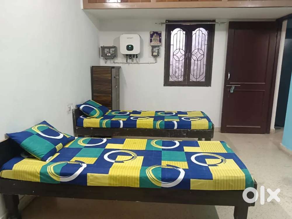 Veer Nagar VIP road PG