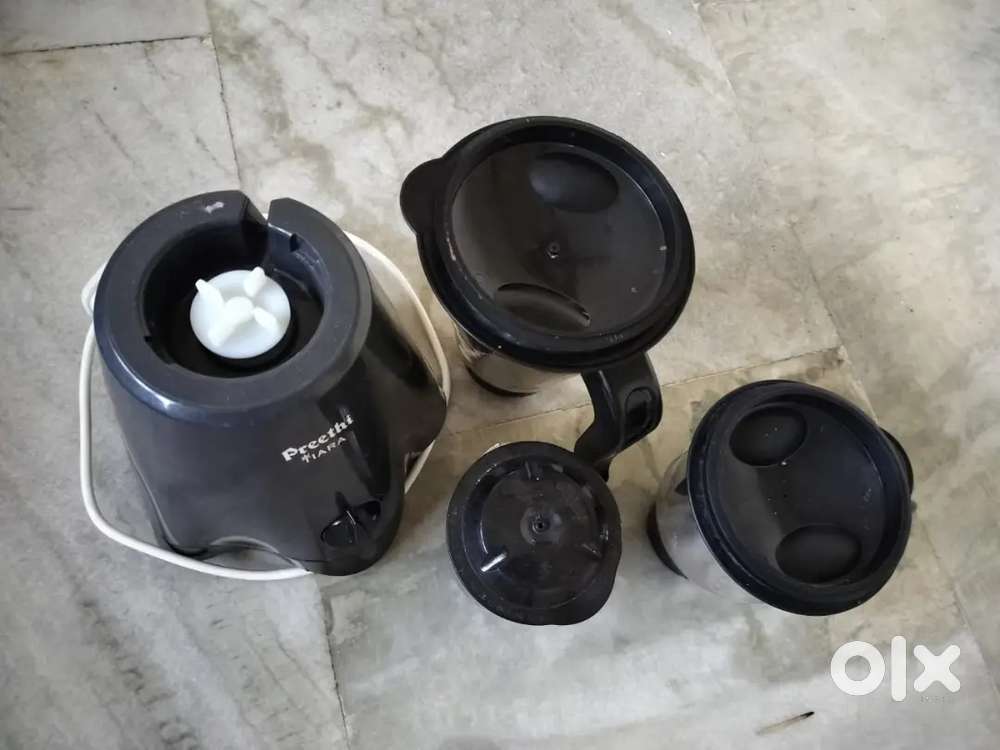 Preeti Tiara mixer grinder