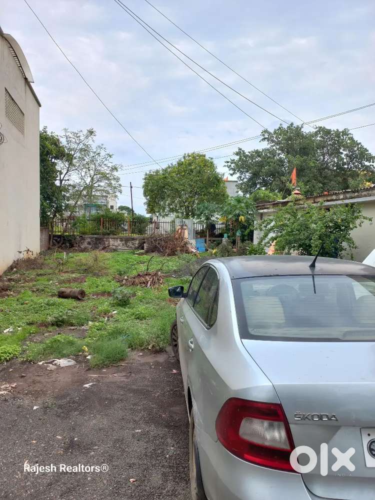 251Vaar Bungalow Na plot at 9 Mtrs Road