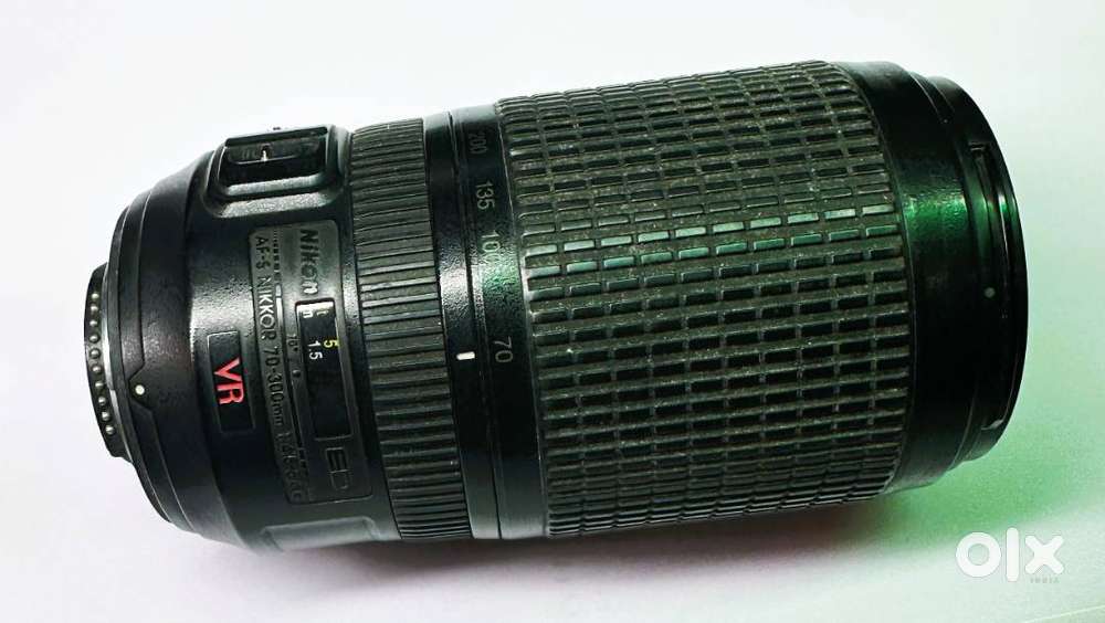NIKON AF-S VR Zoom-Nikkor 70 - 300 mm f/4.5-5.6G IF-ED Telephoto Zoom