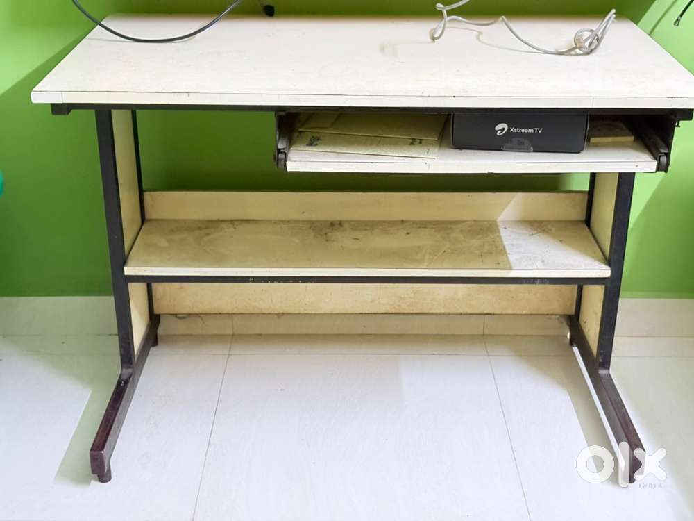 Computer table (3 years old)