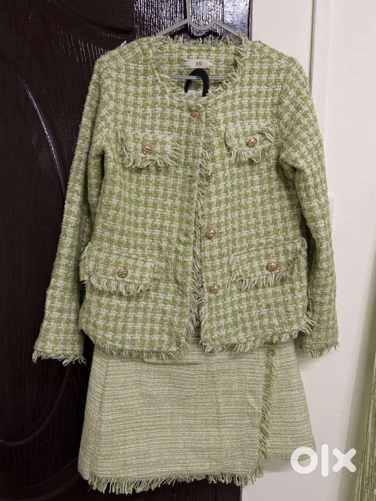 Bkazer and skirt set