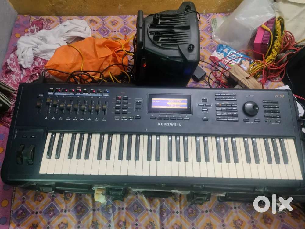 Kurzweil piano keyboard