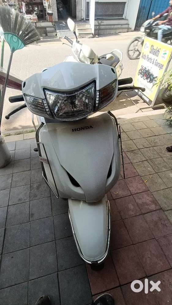 Name transfer kar ke denge or insurance kar ke bhi denge 36000/- me