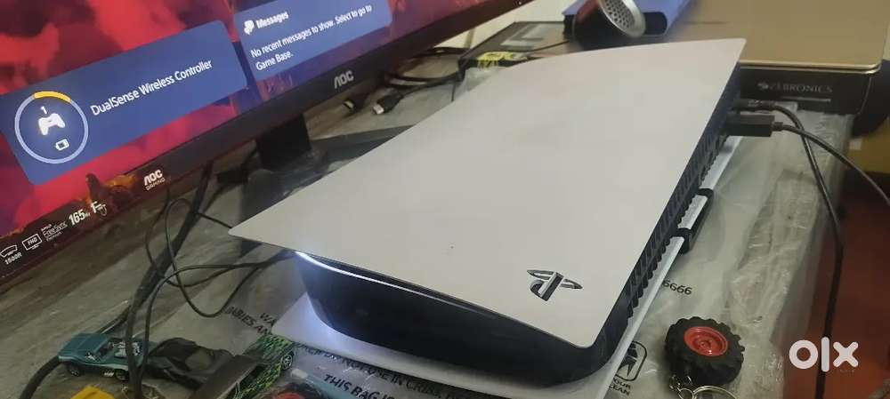 PlayStation 5 Digital edition 856 GB and 3 games and 1080p Projector