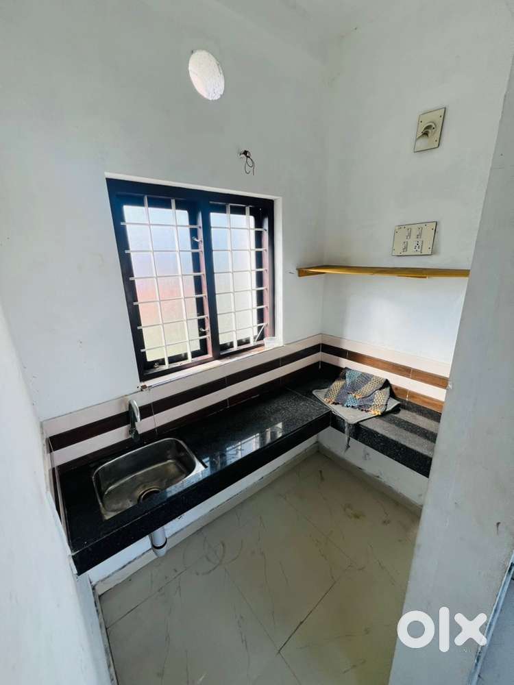 Bachlors 1or 2 person single room kitchen atached bathroom  kakkanad