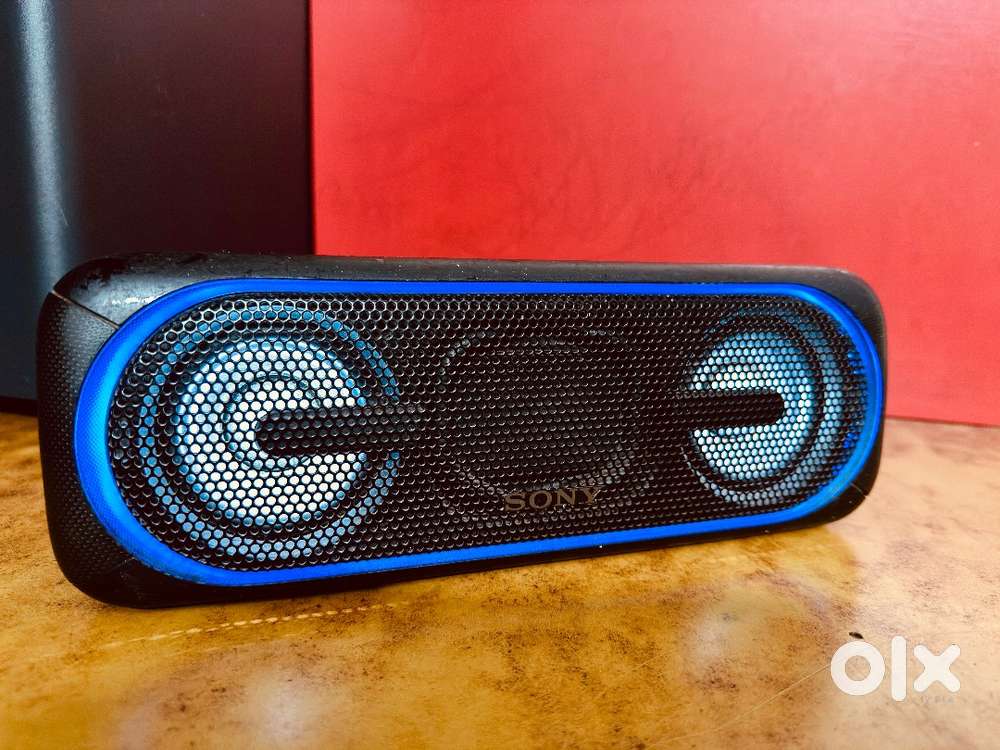 Sony xb40 portable party speaker.
