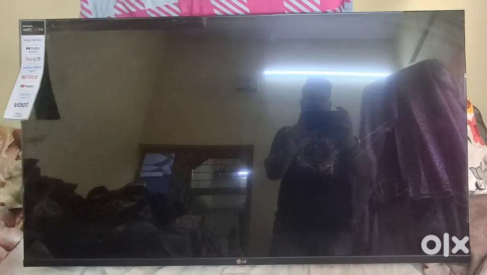 New smart tv 42inch 2 month old
