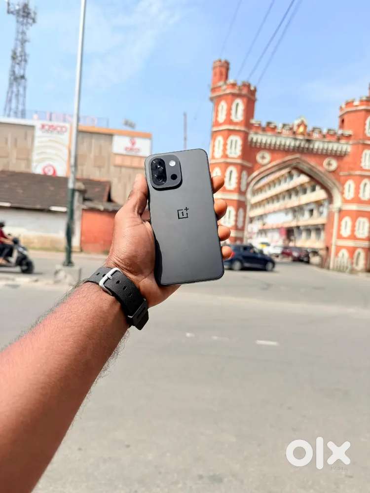 ONE PLUS 13s 12 GB 256 GB BLACK COLOUR WARRANTY REMAINING