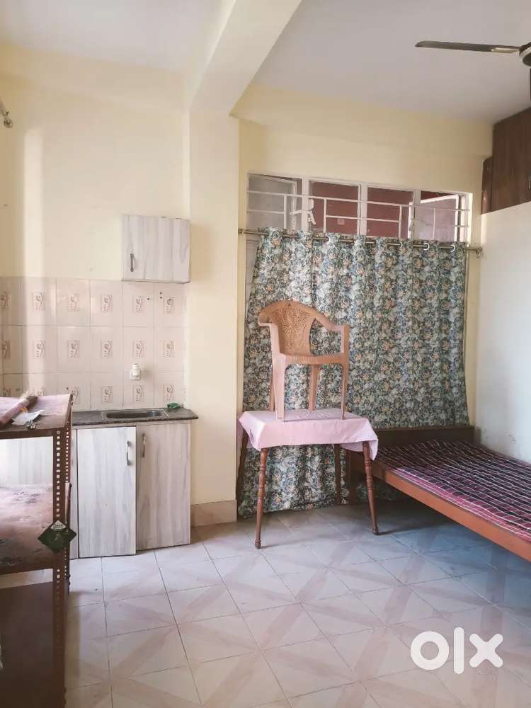 SEMIFURNISHED SINGLE ROOM WITH KITCHEN,BATHROOM NEAR GNRC SUPERMARKET