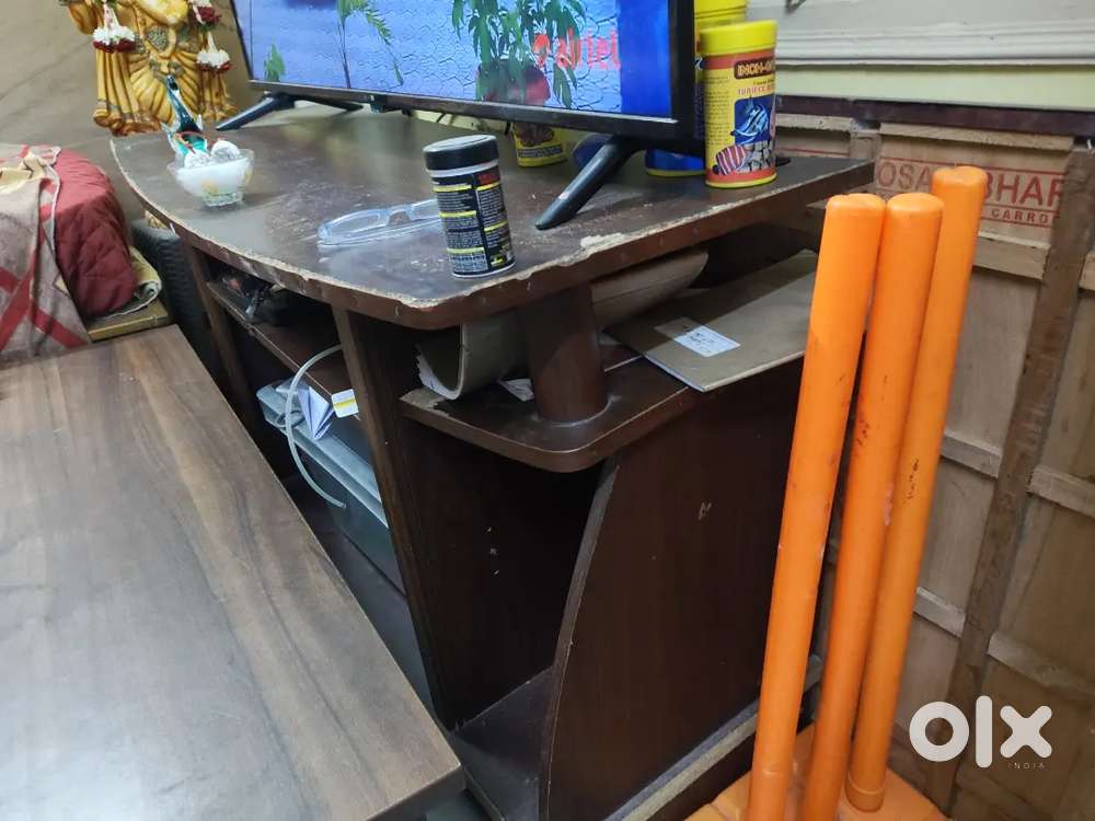 TV stand 1 nos