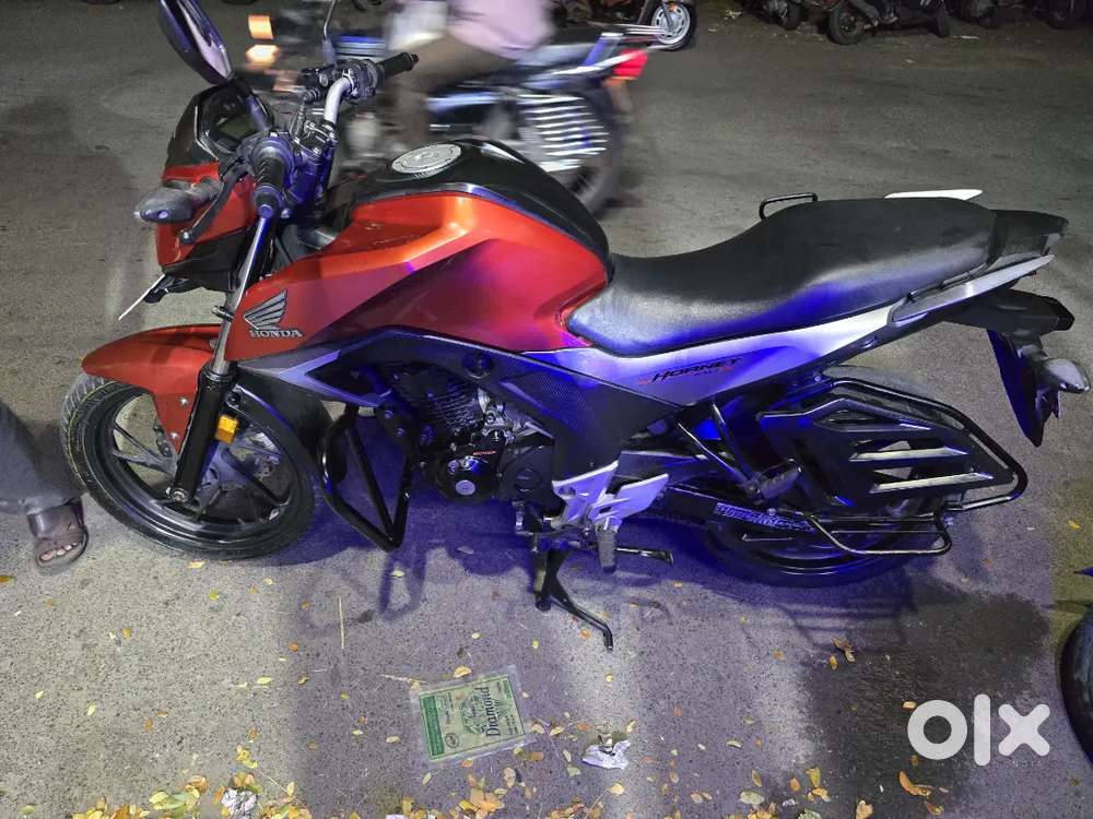 Honda hornet CB160R