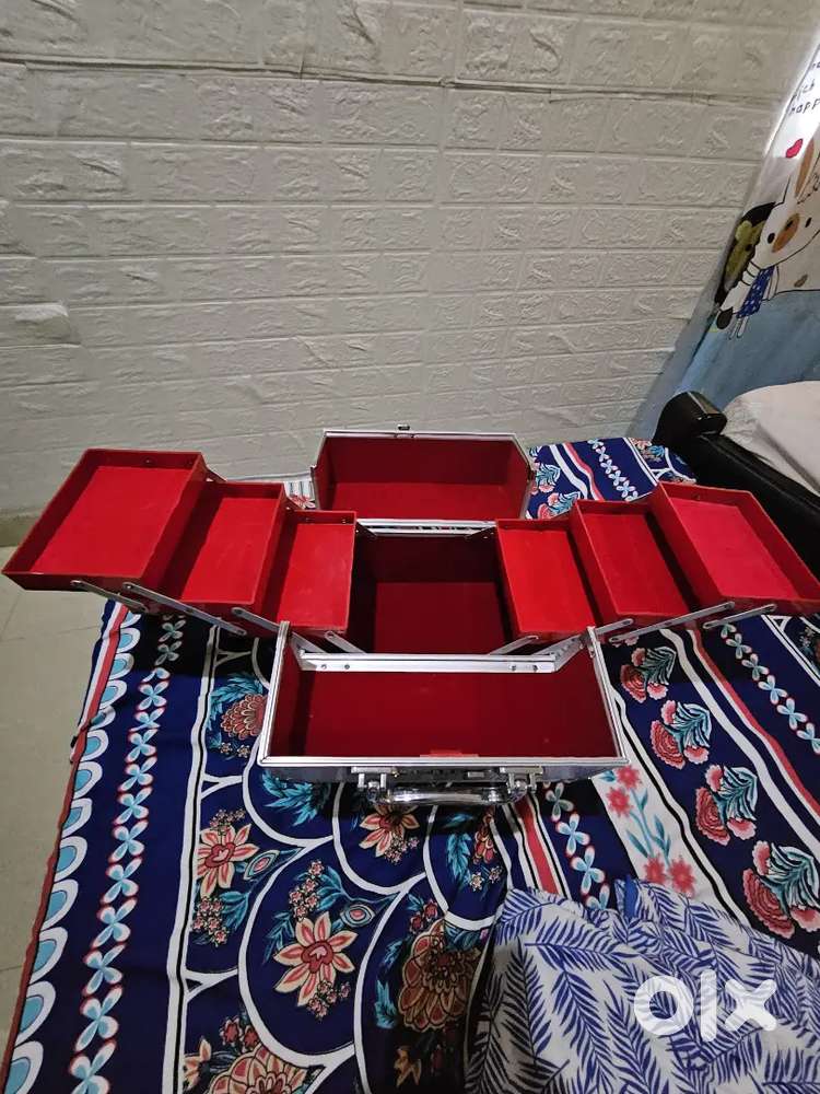 Makeup box ( vanity box)