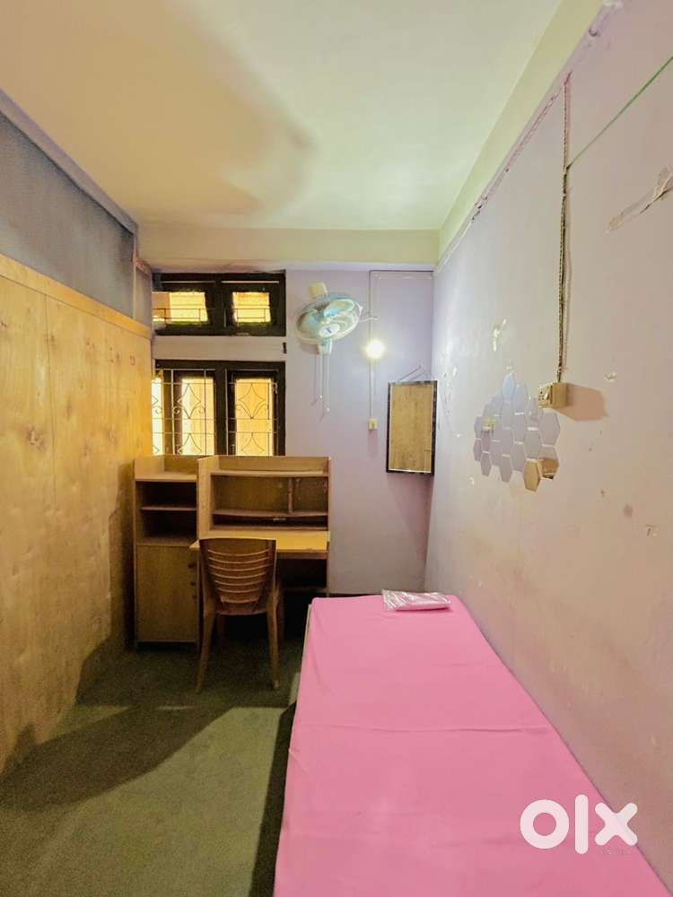 High Demand Single Room Availabe With Best Food in Area and Facility