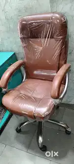Saloon chair