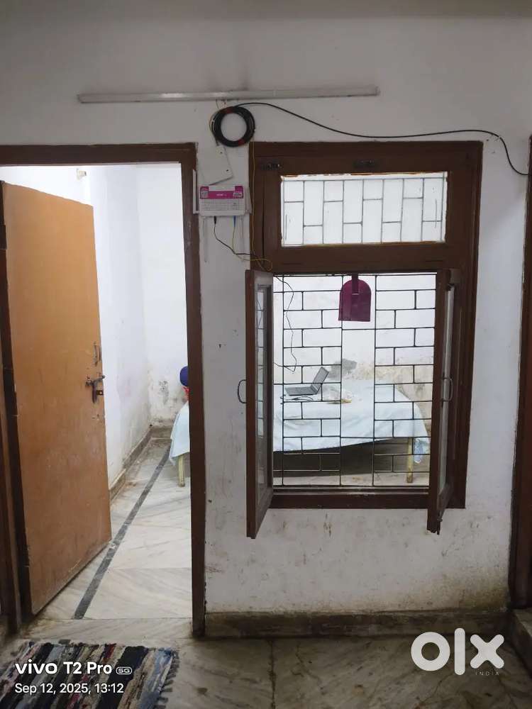 Room Mate Chahiye