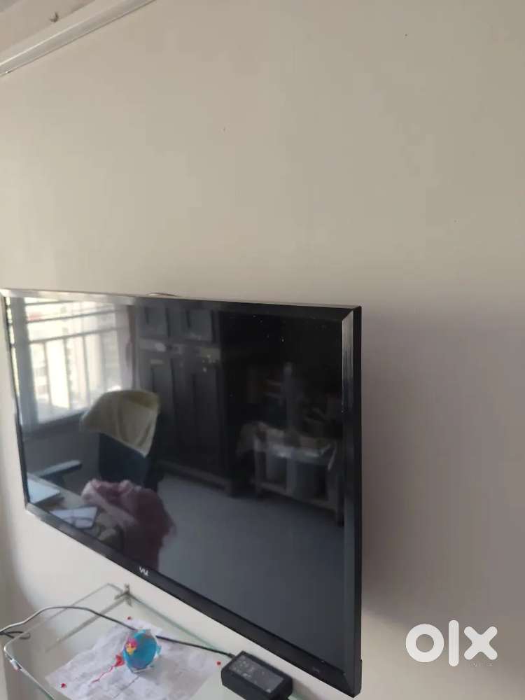 VU smart TV 32 inch