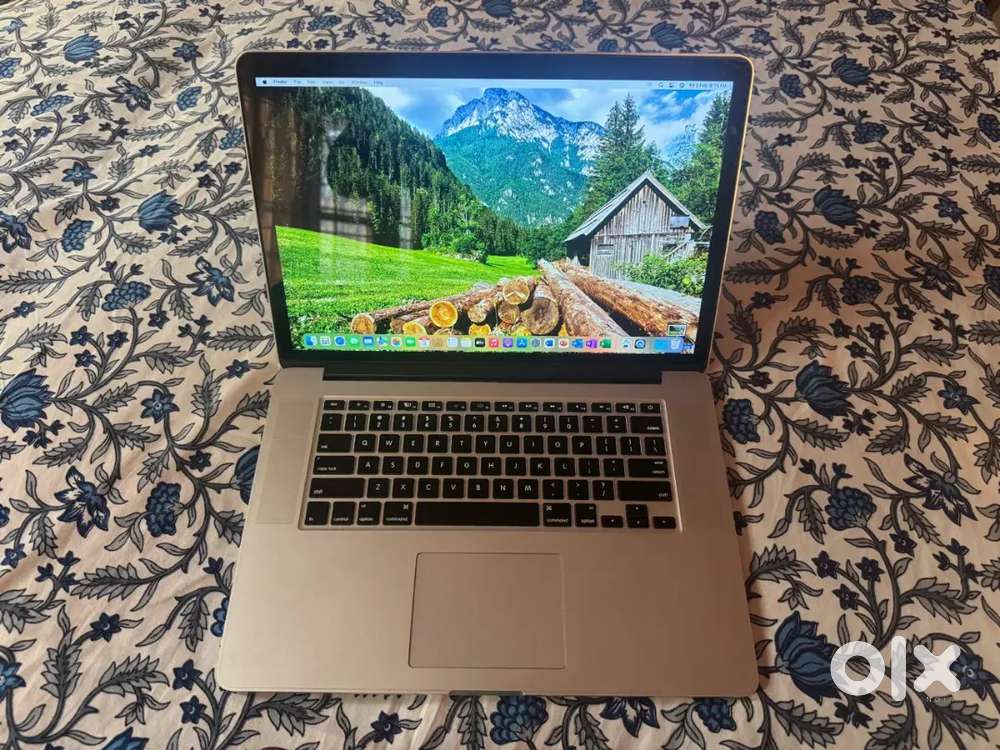 MacBook Pro 15inch Core i7 processor 16gbram  256gbSSD less used lap