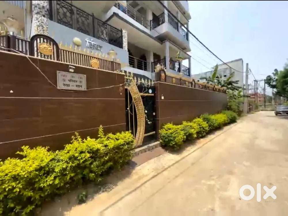 Versatile Space for Rent: Idea for Guest House, Godown, or Office