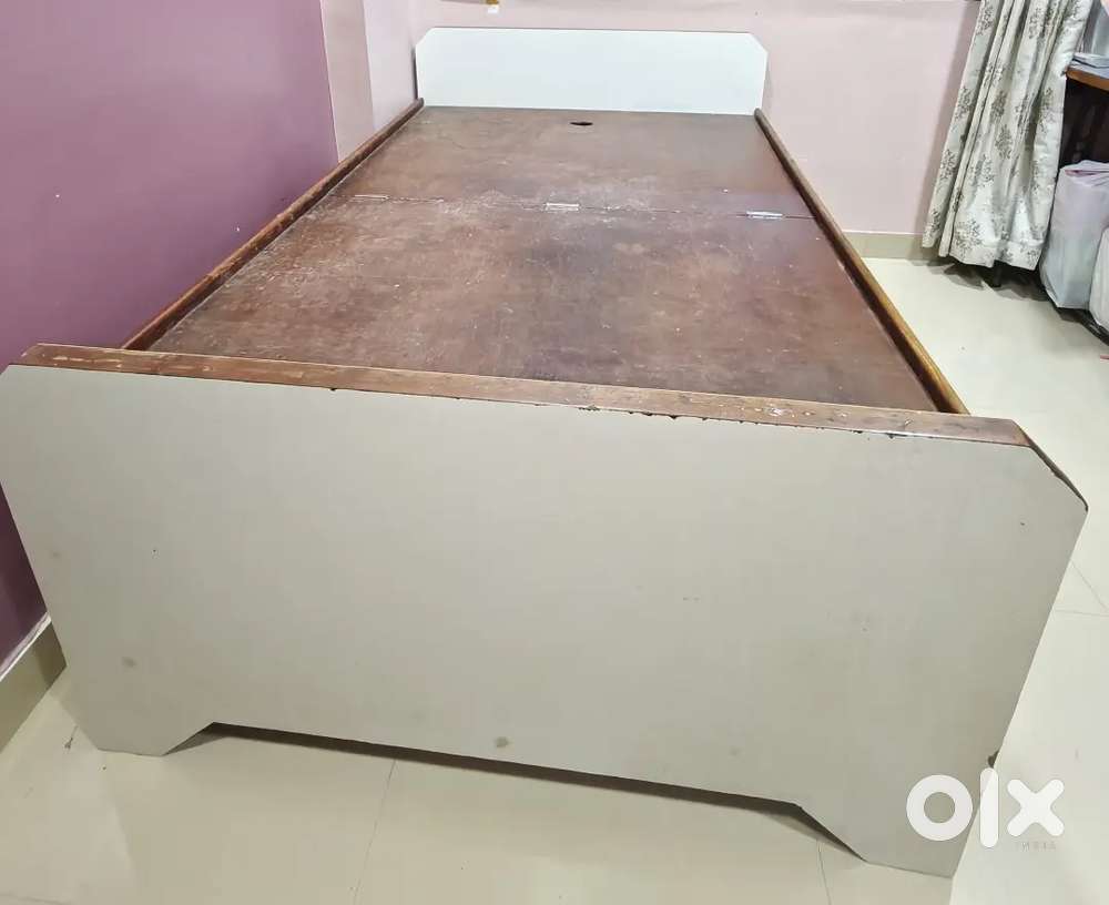 Double bed 4x6 original saag wood and watherproof ply