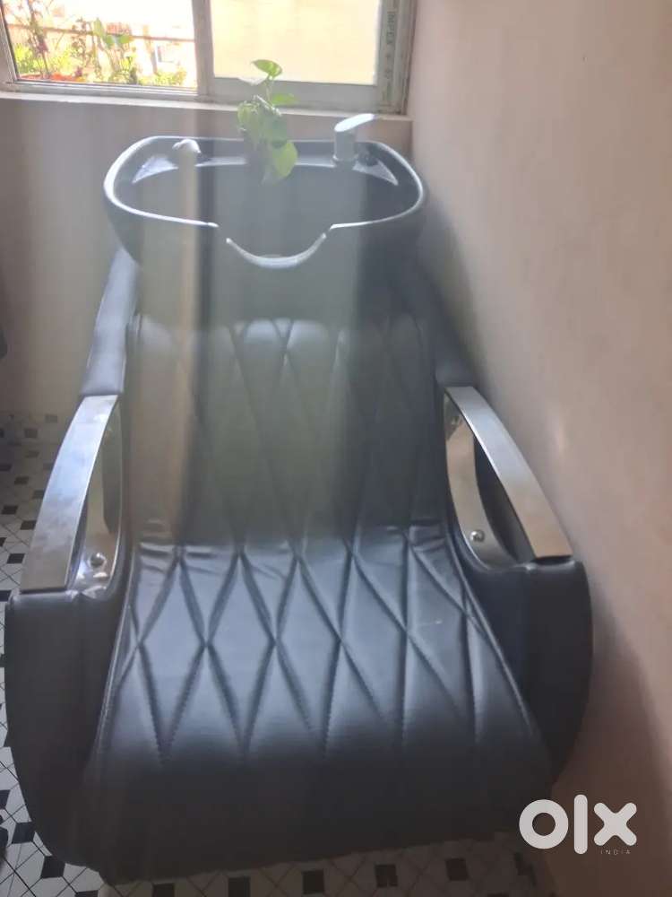 Almera. Manicuretool.hair steamer, shampoo action chair.massagebet