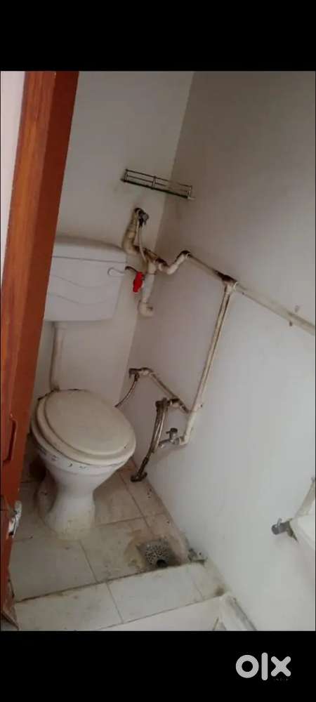 Small shop for sale @1400000 fully furnished