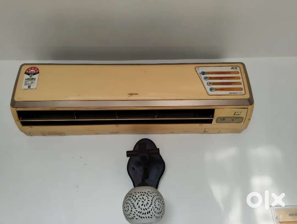 Hitachi AC Hai Achar Condition Hai(2 AC hai)
