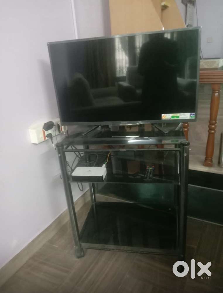 Sony bravia 32” tv with stand
