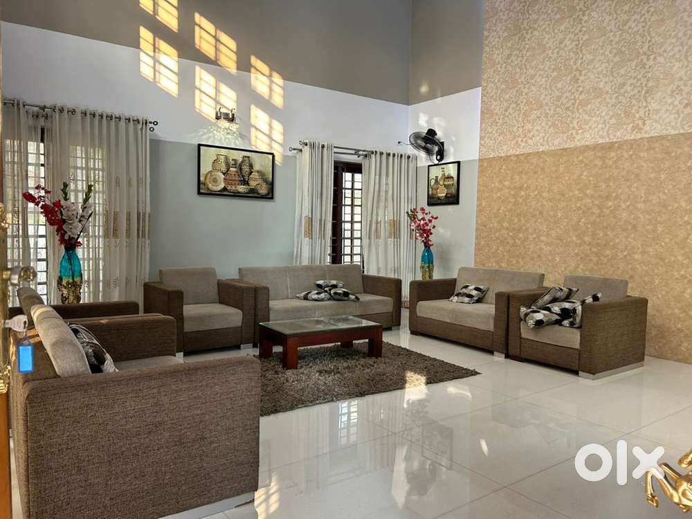 17 Cent 6100 Sqft Luxurious House For Sale