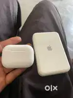 Mac safe power bank and air pod pro2