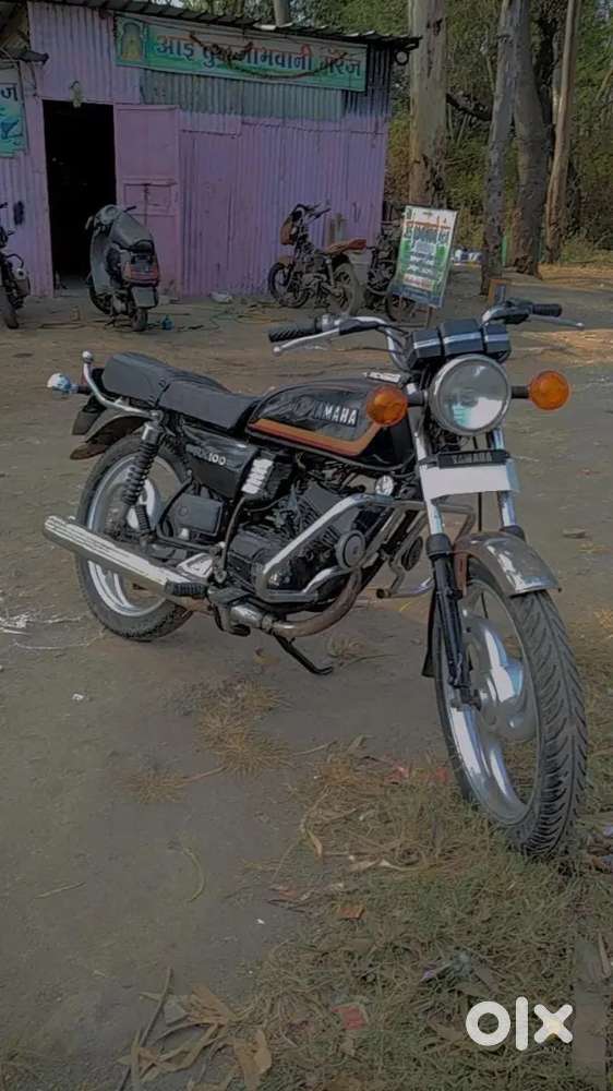 Yamaha RX 100 mp passing
