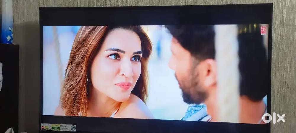 LG tv 43 inch 4k model just 25 days old with bill warranty and box