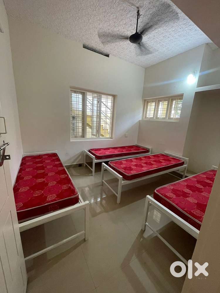 Metro walk ladies hostel