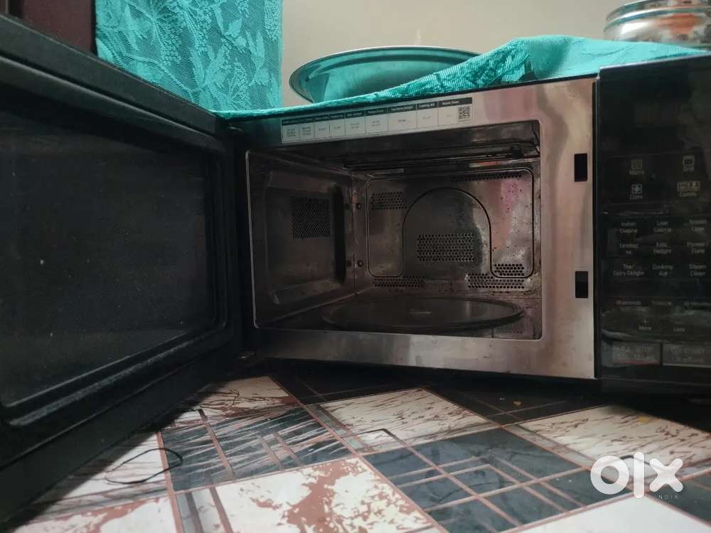 MICROWAVE OVEN