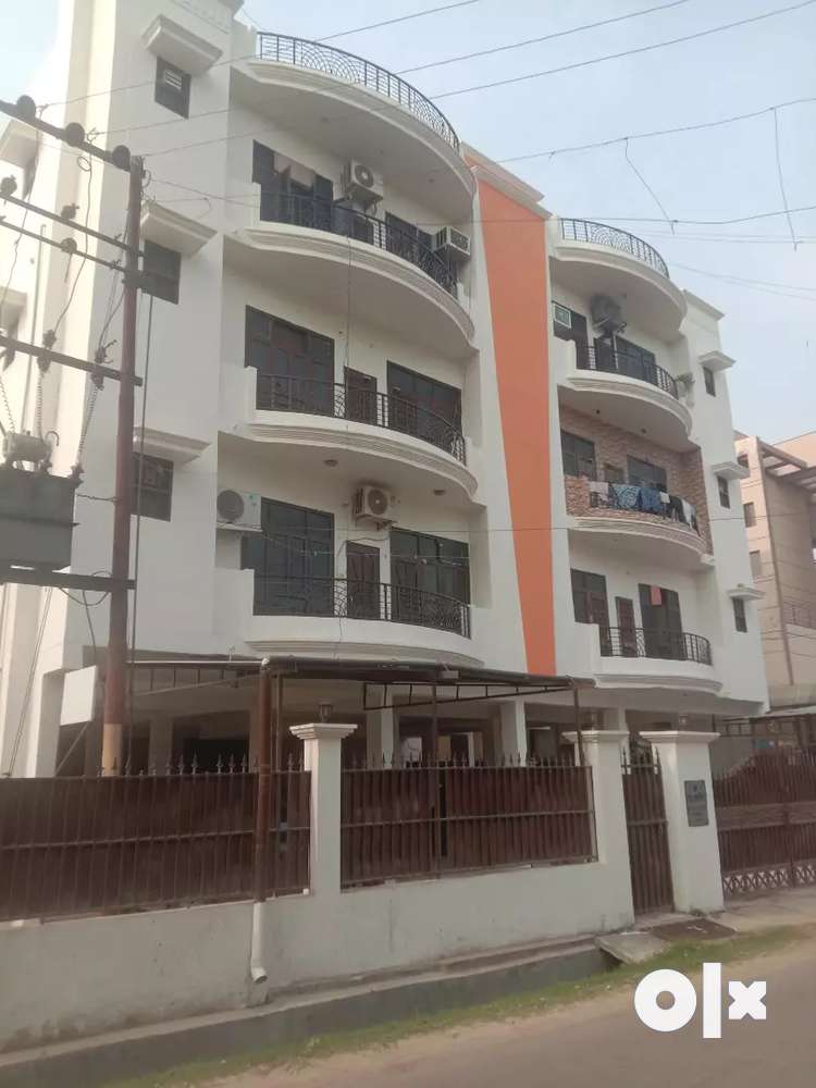 LDA approved 4BHK flat for sale at Mahanagar