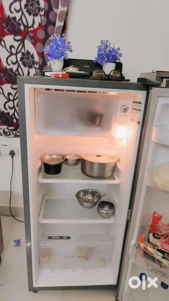 Whirlpool fridge urgent sale only genuine Customer call