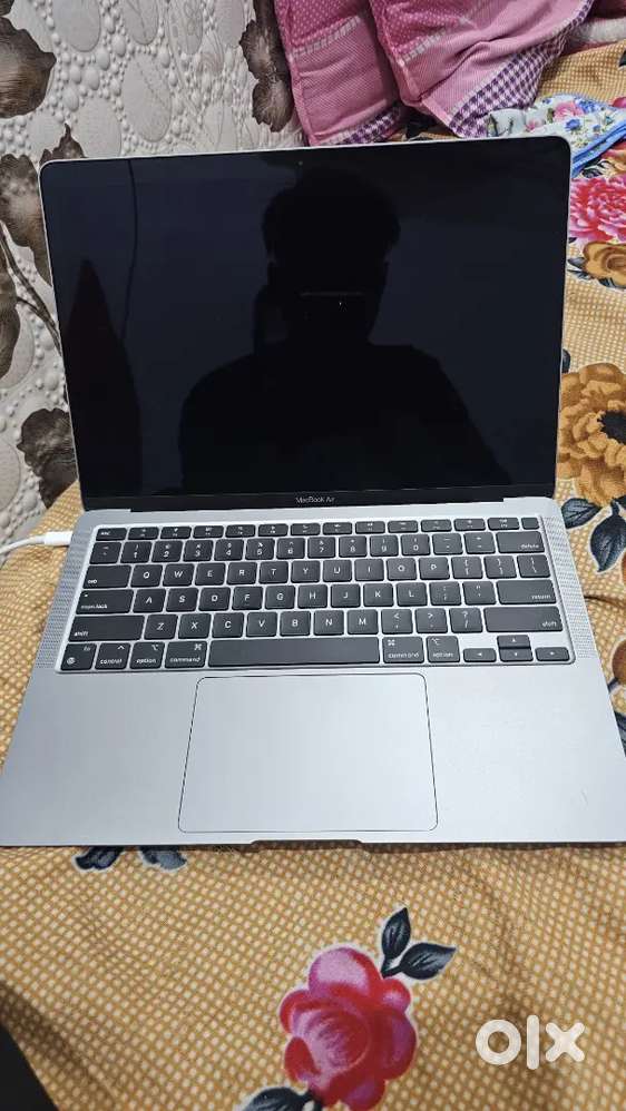 M1 Air 2020 Macbook - 8/256gb brand new condition