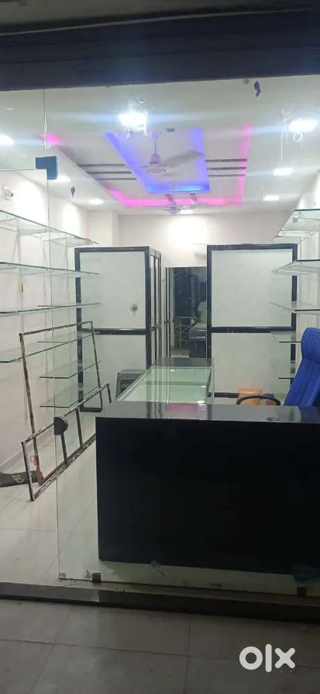 Fully furnished clothing shop for rent