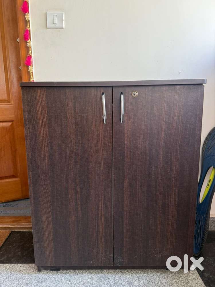 Shoe rack with 4 compartments