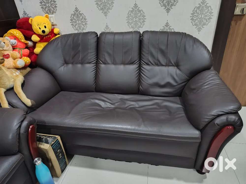 9 Yrs Old Sofa Set For Sell