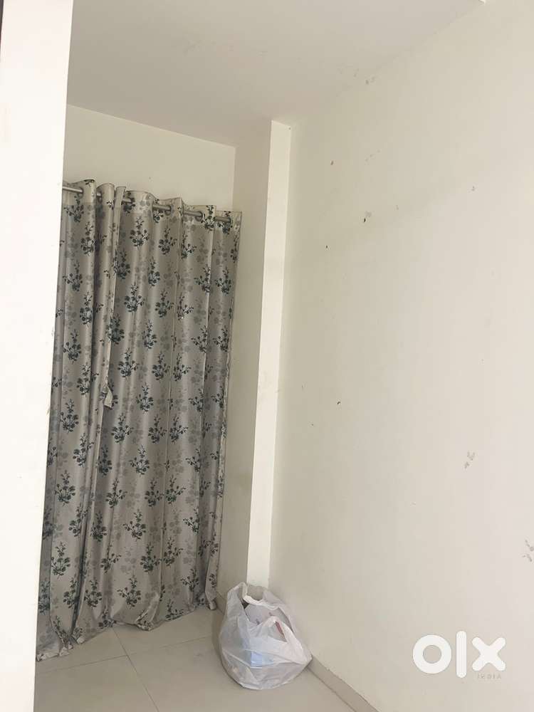 Need female roommate