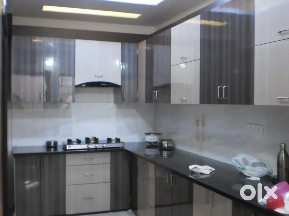 VERY URGENT SALE 3-BHK FLAT READY POSSESION NEAR BEST PRICE PEOPLE MAL