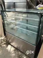 Cooling Cake Display counter fridge with excellent working condition.