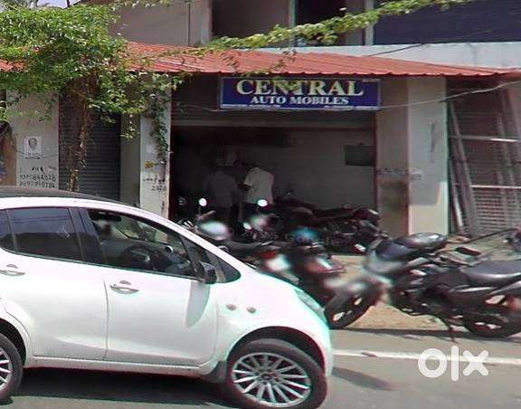 Mechanic for car workshop