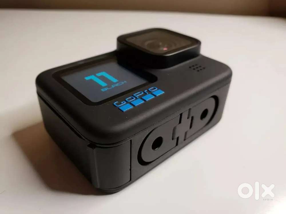 GoPro HERO11 Action Waterproof Camera 27MP w/ case - COMPLETE -