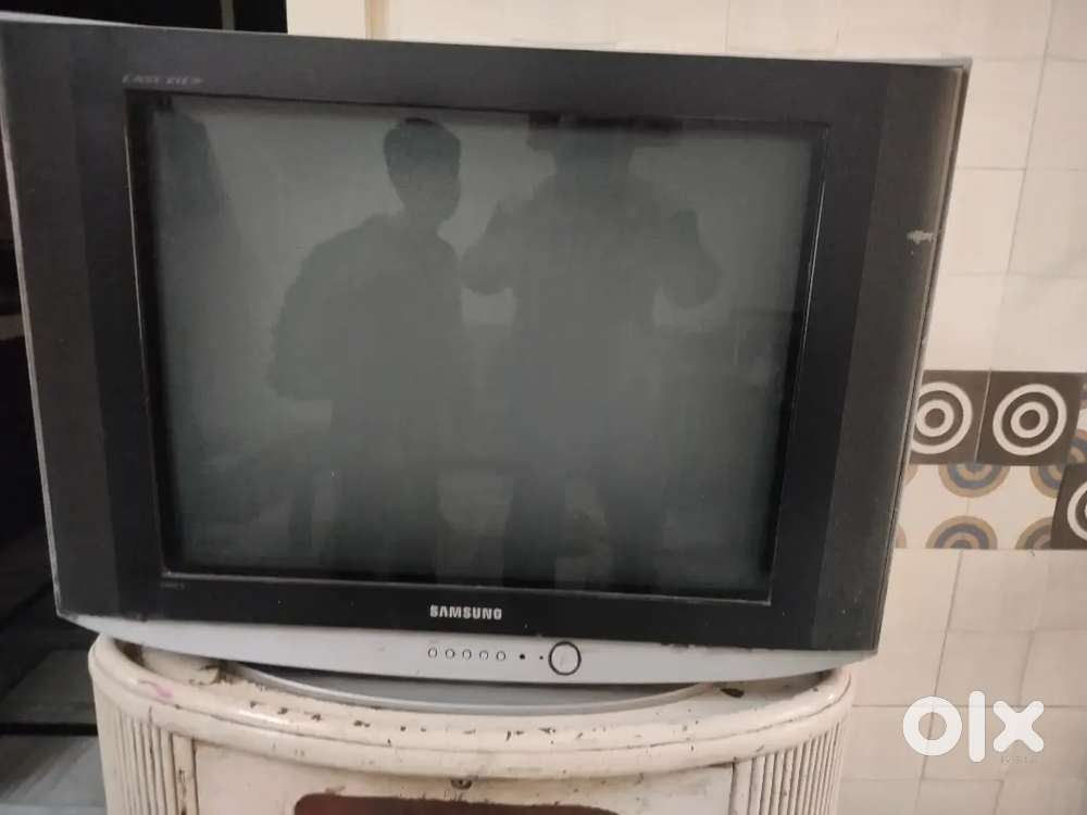 A good tv is ready to sell at very low cost