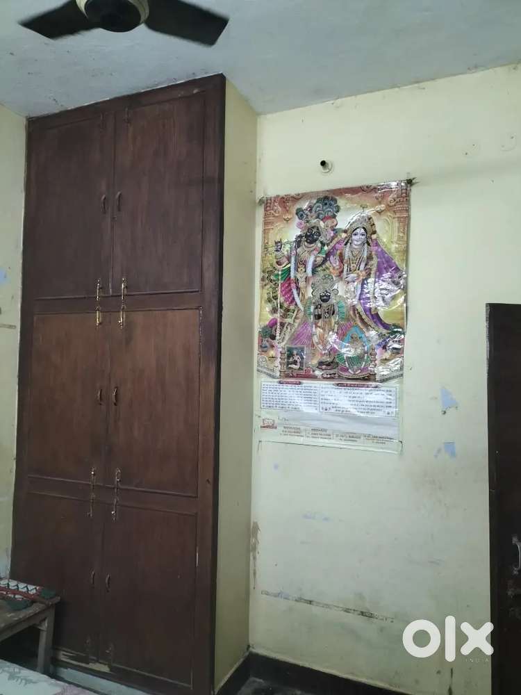 Only for boys and bachelor with Attach kitchen ,nonveg not allowed