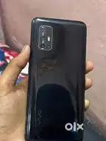 Vivo v 17  8/128 with will and charger oll okay